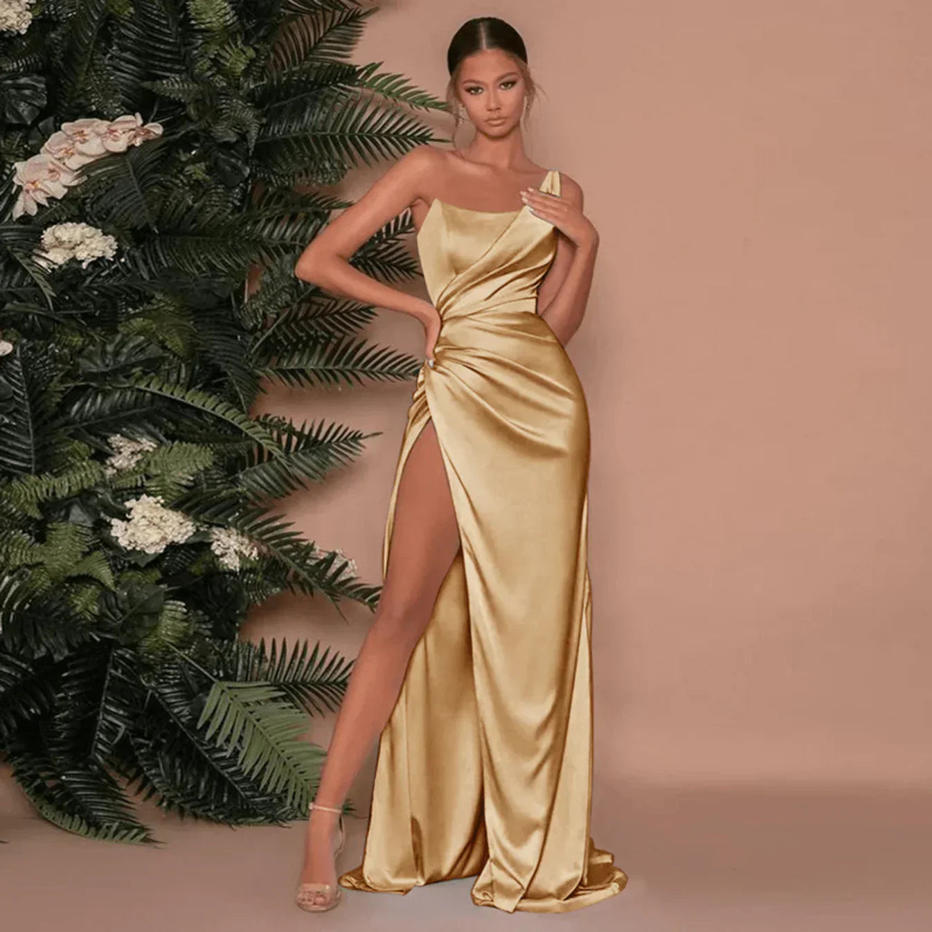ELEGANT DRESS WITH SLIT